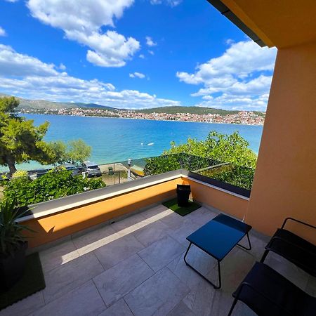 Beach Holiday Home With Private Jacuzzi & Parking Trogir Bagian luar foto