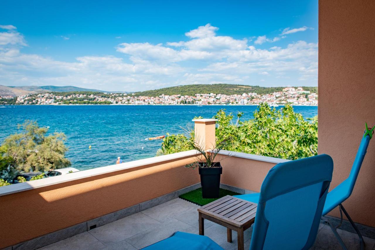 Beach Holiday Home With Private Jacuzzi & Parking Trogir Bagian luar foto