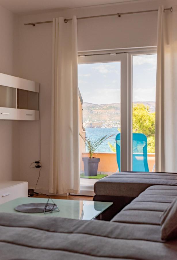 Beach Holiday Home With Private Jacuzzi & Parking Trogir Bagian luar foto