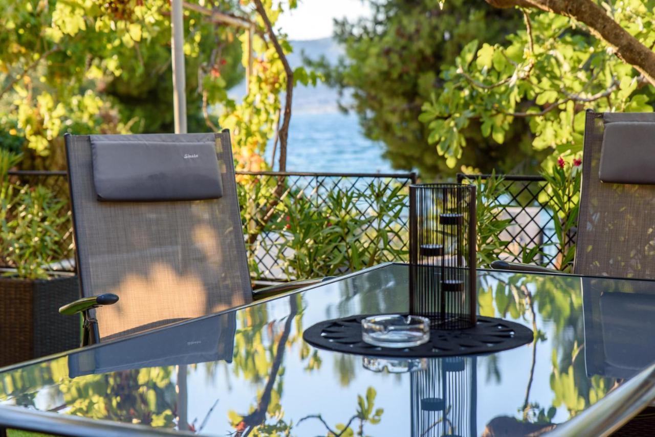 Beach Holiday Home With Private Jacuzzi & Parking Trogir Bagian luar foto