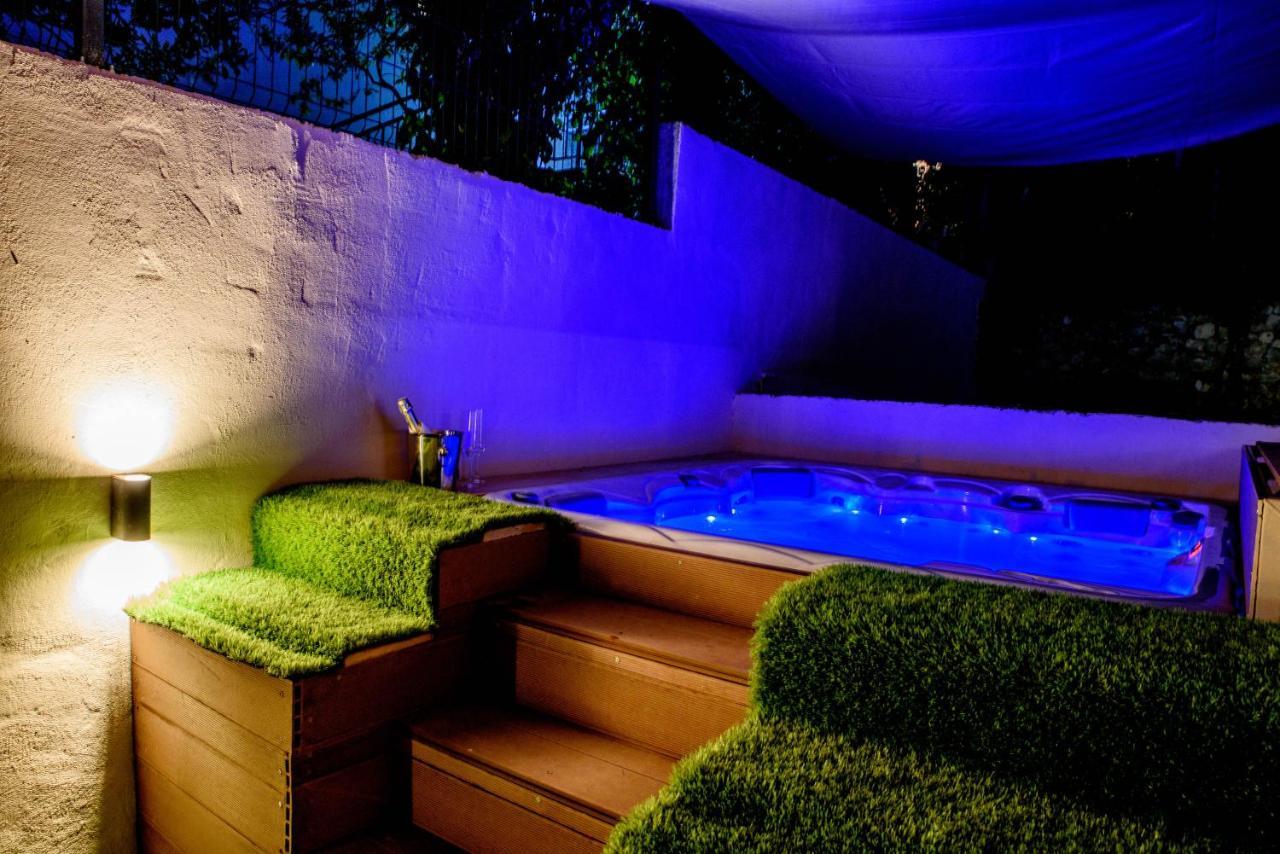 Beach Holiday Home With Private Jacuzzi & Parking Trogir Bagian luar foto