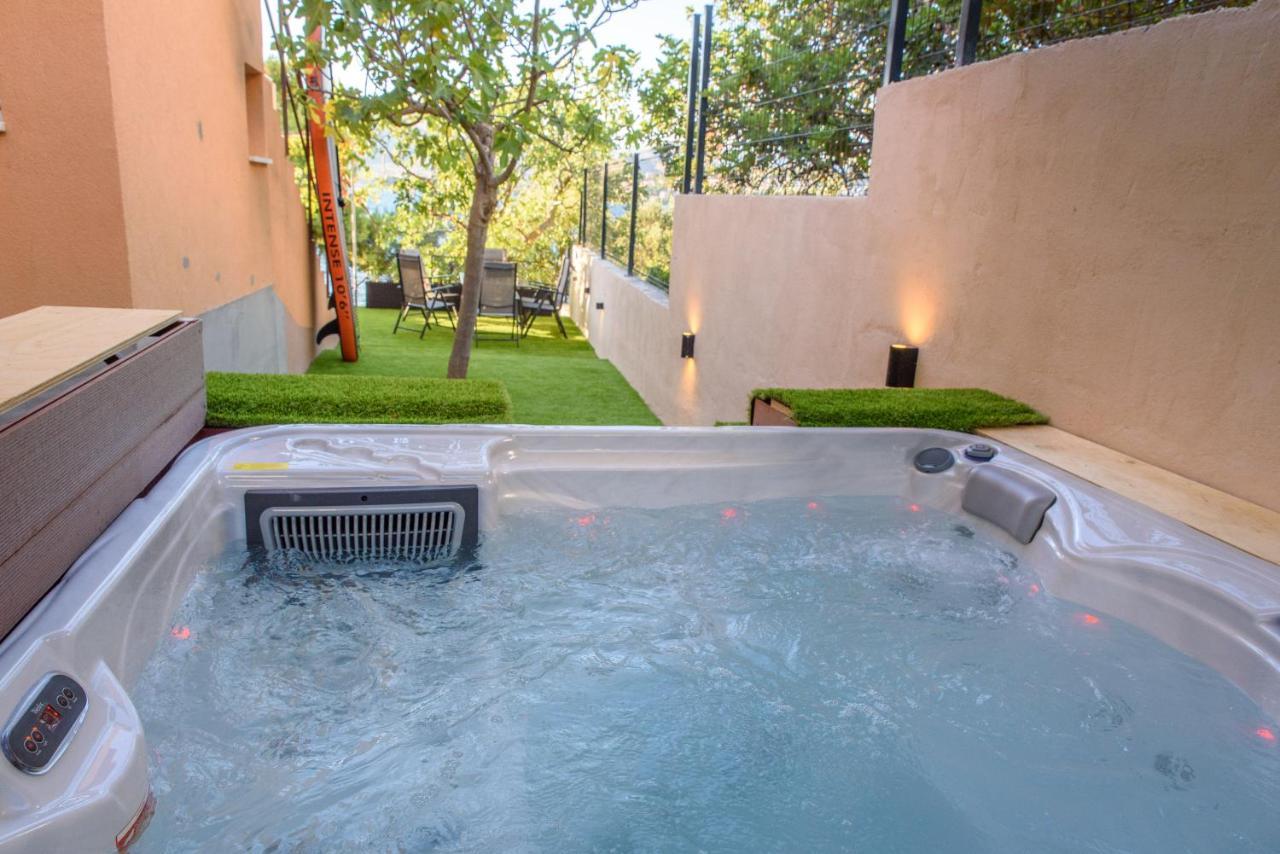 Beach Holiday Home With Private Jacuzzi & Parking Trogir Bagian luar foto