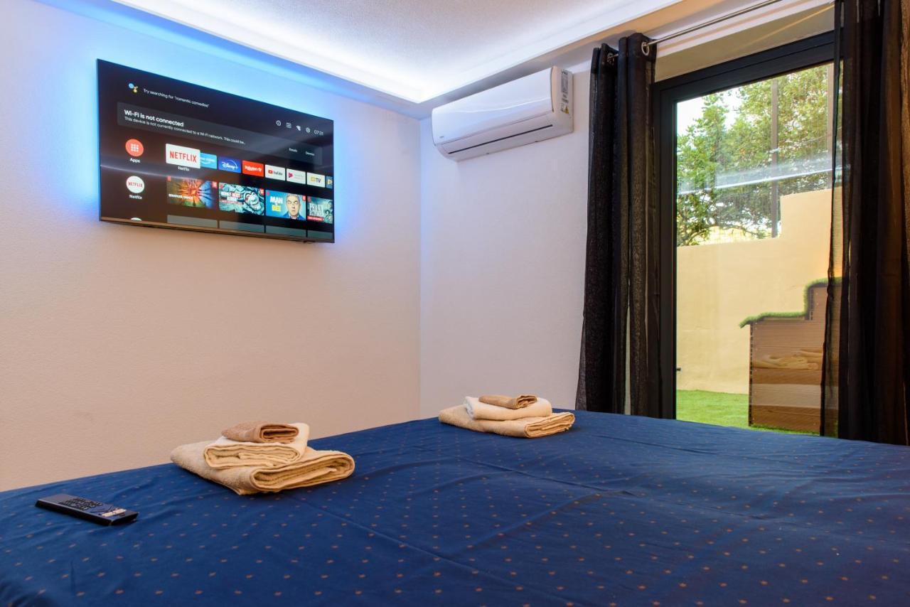 Beach Holiday Home With Private Jacuzzi & Parking Trogir Bagian luar foto