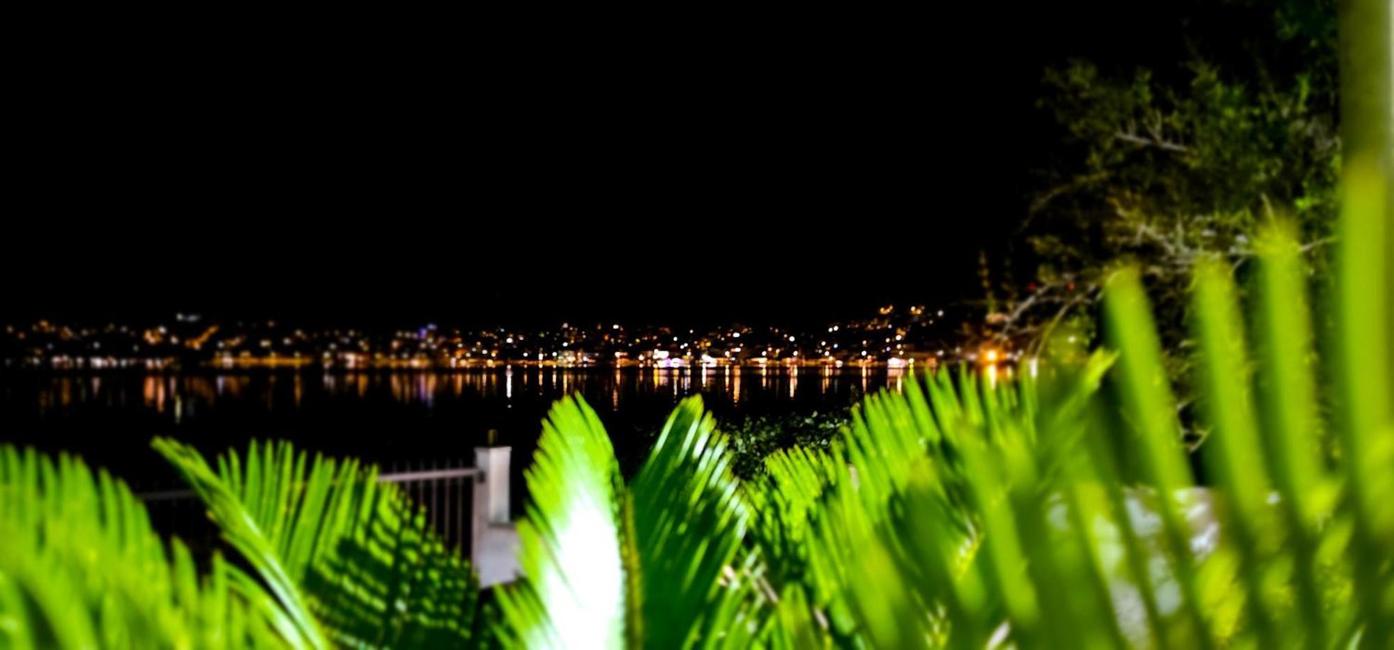 Beach Holiday Home With Private Jacuzzi & Parking Trogir Bagian luar foto