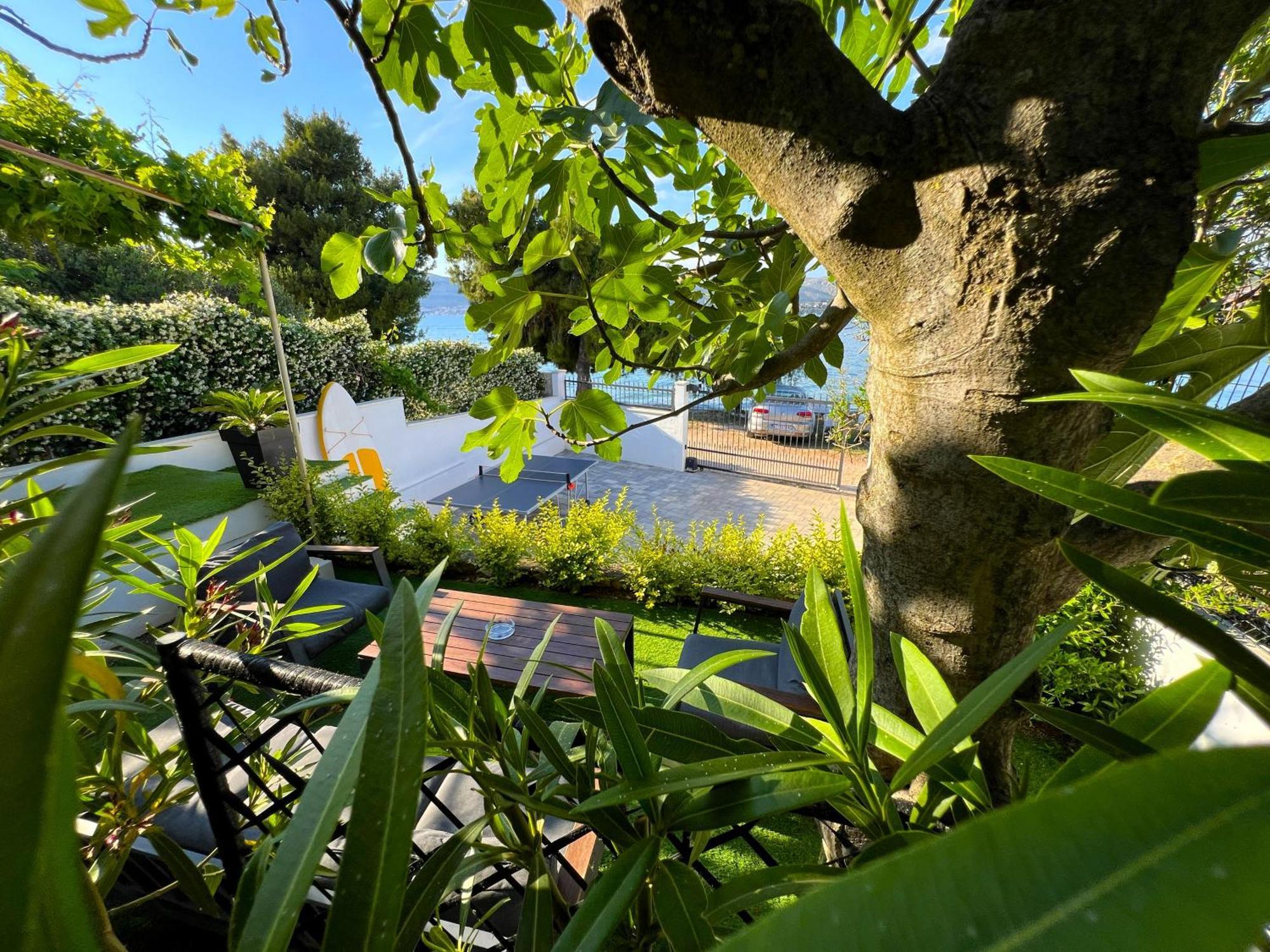 Beach Holiday Home With Private Jacuzzi & Parking Trogir Bagian luar foto